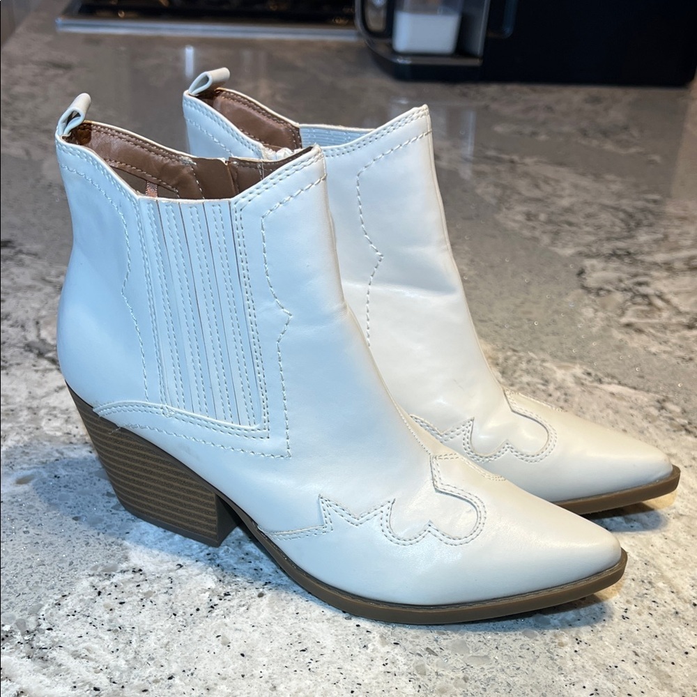 NEW Indigo White Western-Style Ankle Booties Size 7